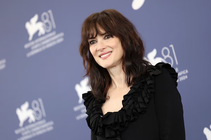 winona ryder age in beetlejuice